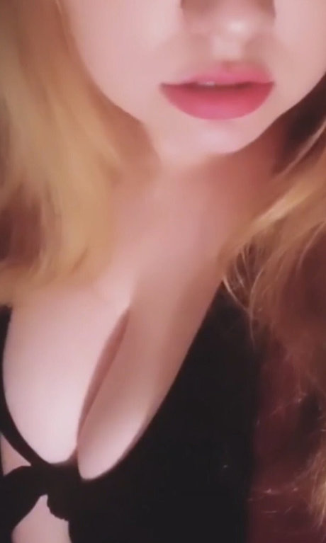 dünne blonde onlyfans kunst heiße bild