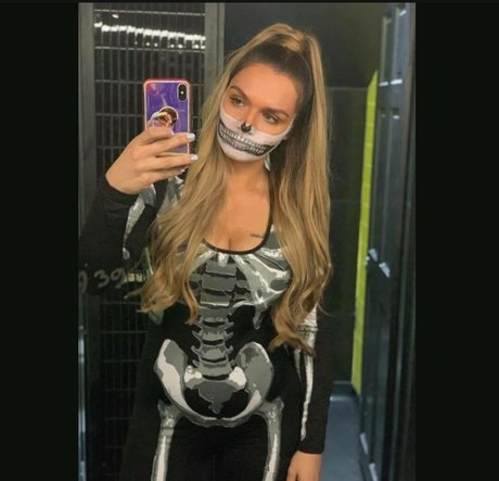 flachbrüstige onlyfans beste hübsche bild