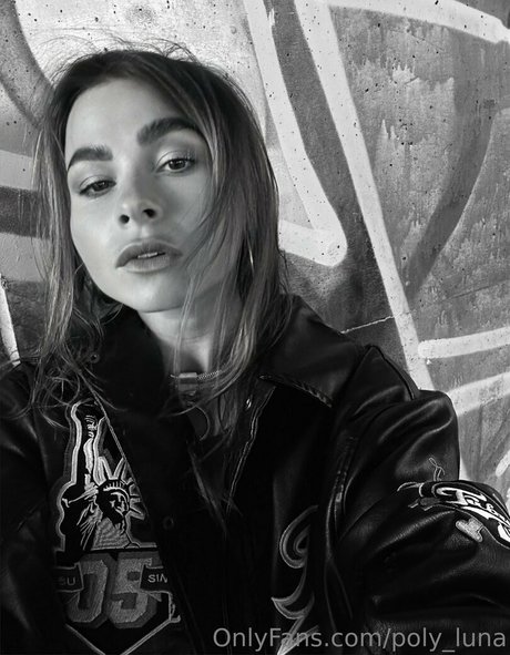 poly luna model nackten fotos