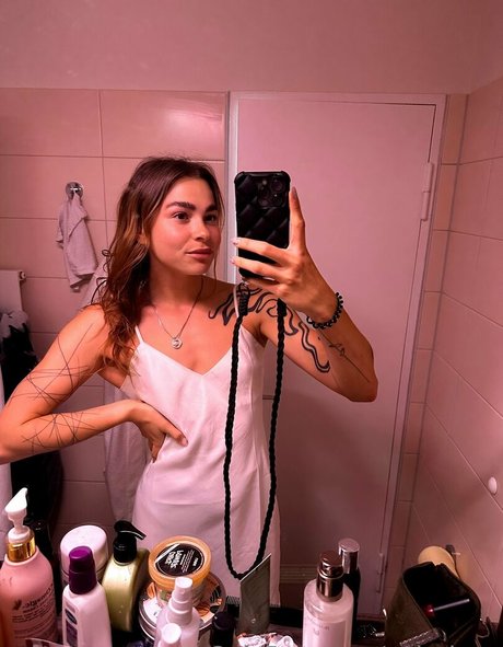 poly luna schauspielerin schöne fotos