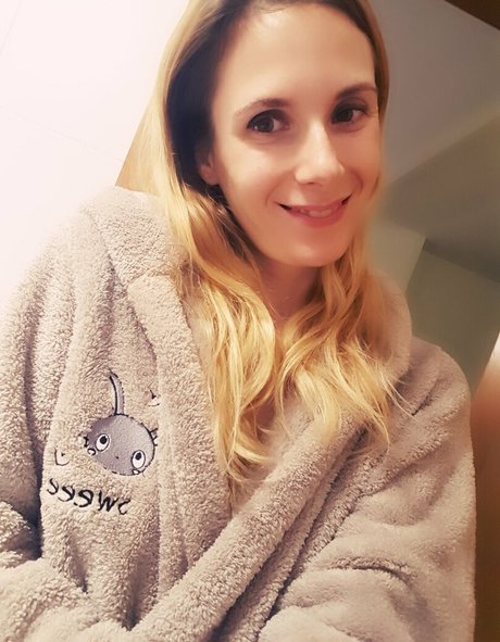 asiatische influencer-onlyfans exklusive akt bild