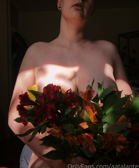 muttermilch-onlyfans kunst erwachsene foto