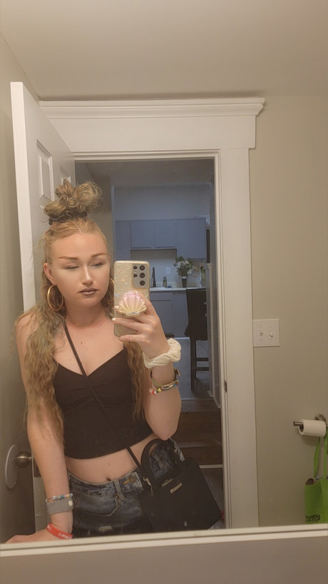 _minimarshaneale_ schauspielerin schöne galerien