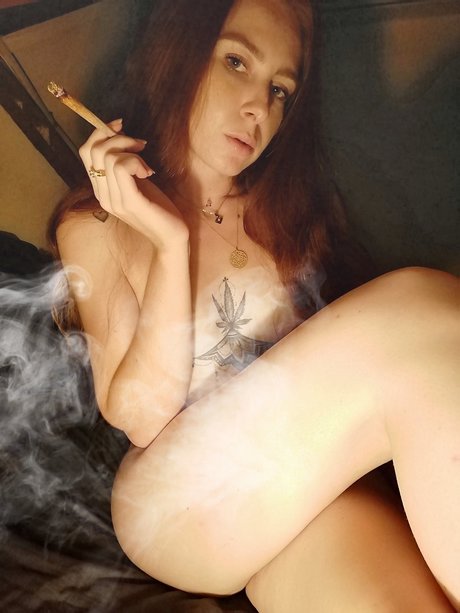 vollbusige rothaarige teen onlyfans nackt freie bilder