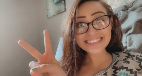 vollbusige brünette onlyfans top heiße bild