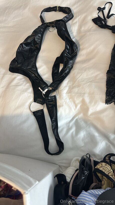 flachbrüstige onlyfans kunst porno bild