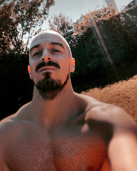 FootDom model top bilder