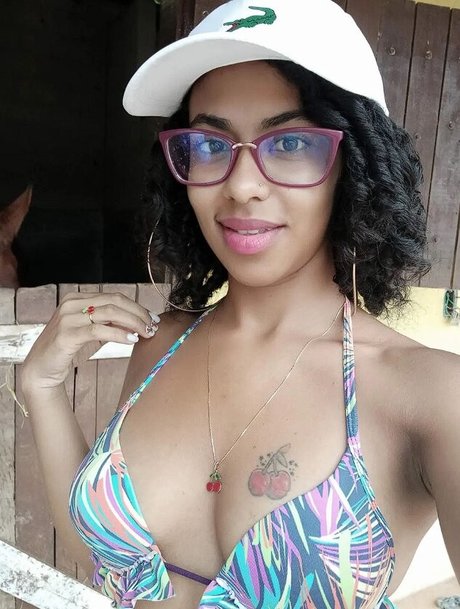 Cerejinha Petuziano erotische hd fotos