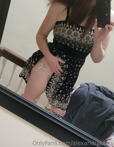 alexandrabbits schauspielerin nackt galerien