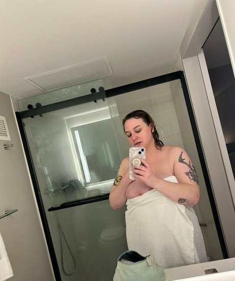 prinzessin nackt onlyfans erotische pornographische foto