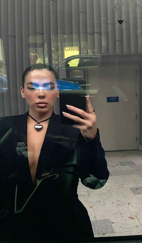 vollbusige brünette onlyfans top nette fotos