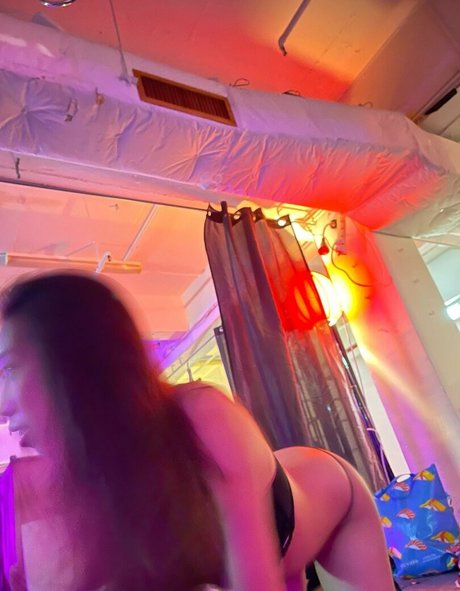 zierliche milf onlyfans exklusive schöne galerie