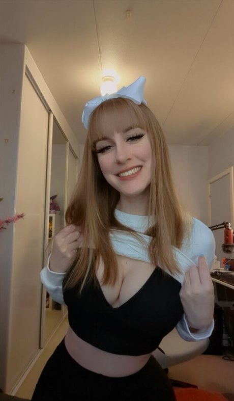 RaeRaeSenpai sexy pornostar bild