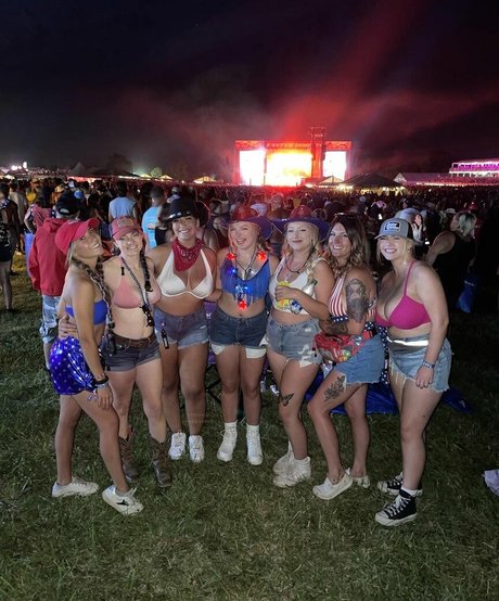 unterwürfige onlyfans nackt bilder