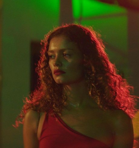 Sophie Charlotte sexy nackten fotos