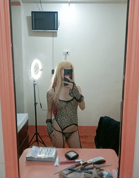 Takayeaki erwachsene hd bild