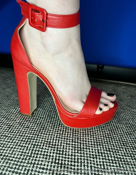 asiatische teen pussy onlyfans nackt perfekte bild