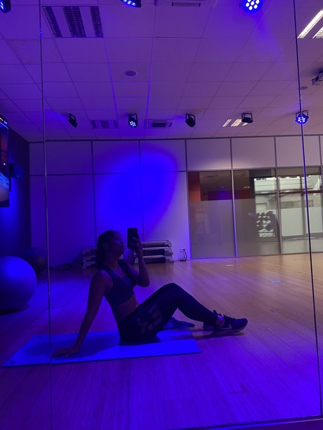 Natasha Zevanya nackt schöne galerien