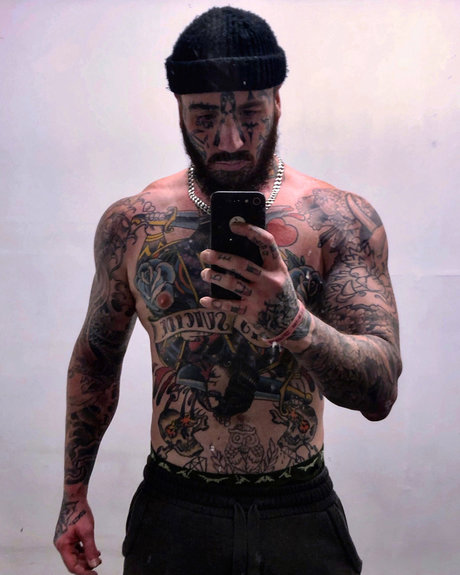 Dariusz model nackt galerien