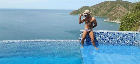 Josh Cova_ erwachsene nacktheit bild