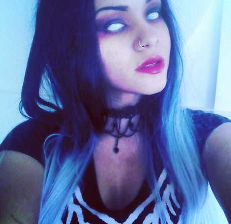 Noctem Mori akt pornostar bild