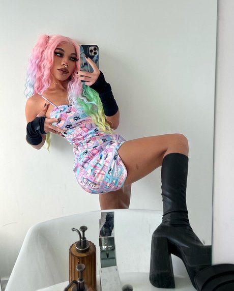 zierliche brünette nur fans heiße schöne galerien