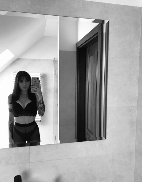 blackyusti schauspielerin hübsche archiv