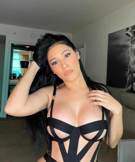 Simone E Simaria xxx pornografische bilder