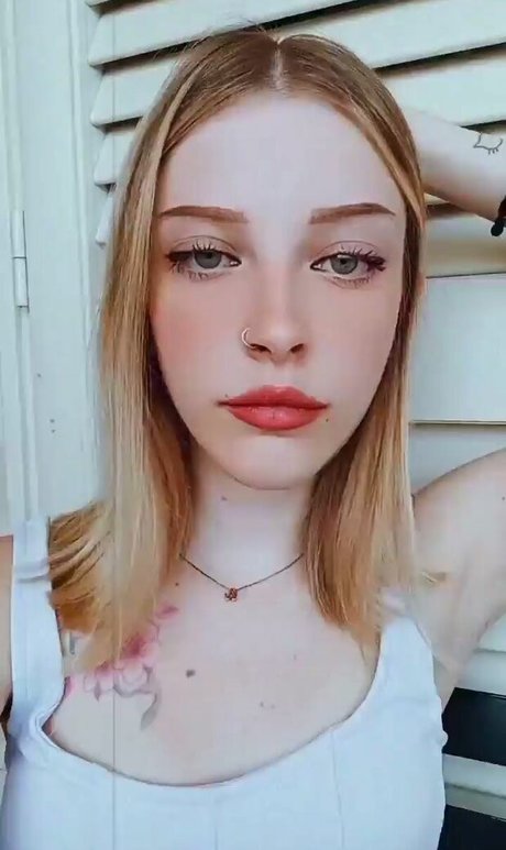 dünnes model onlyfans porno freie bilder