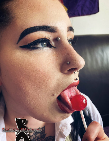 maskenbildnerin onlyfans freie xxx bild