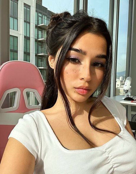 Rachel Raiychu model kostenlose bilder