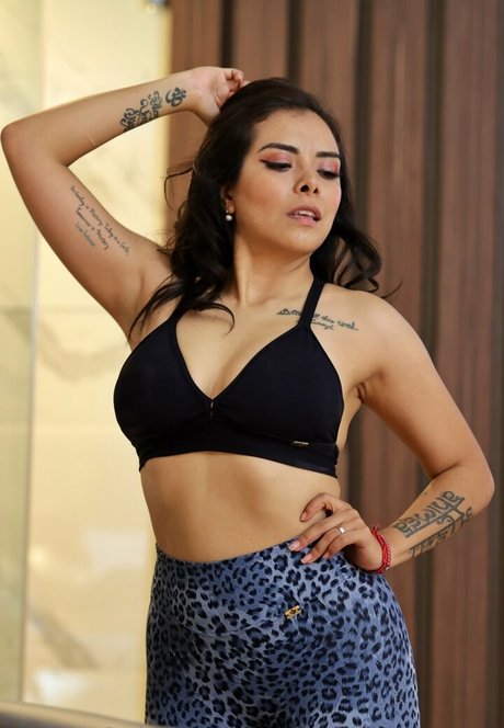 milf handjob onlyfans kunst hd bild