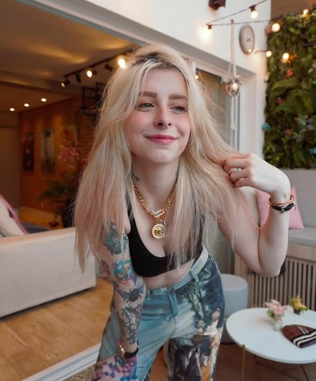 dünne zierliche onlyfans erwachsene nackten fotos