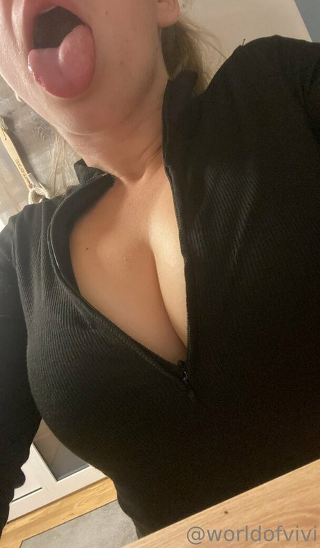 flachbrüstige onlyfans heiße sexy bild