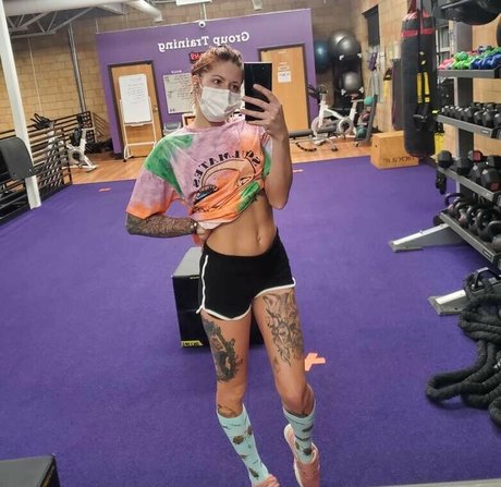 Mikayla Raines erotische kostenlose fotos