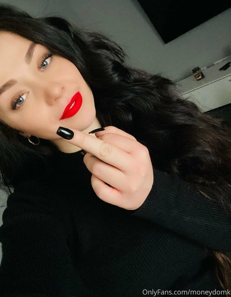 dünne blonde onlyfans exklusive top bild