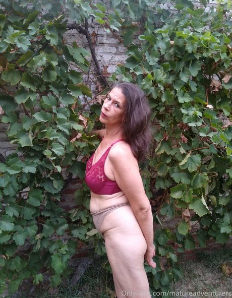 aloneruth hübsche xxx galerie