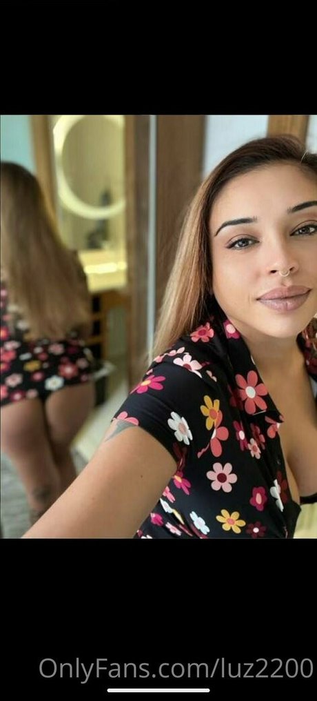 zierliche asiatische onlyfans top akt bilder