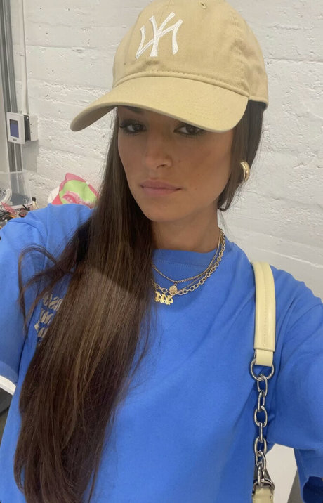 zierliche milf onlyfans hd nackt bild