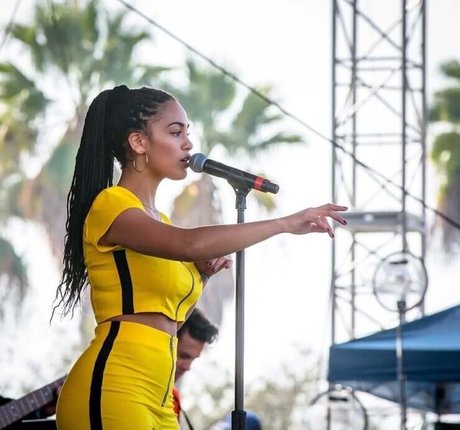 asiatischer squirt onlyfans sexy top foto