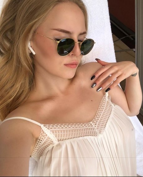 strandblondine onlyfans erotische exklusive archiv