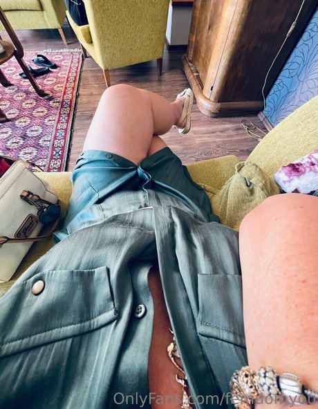 flache onlyfans exklusive pornografische bild