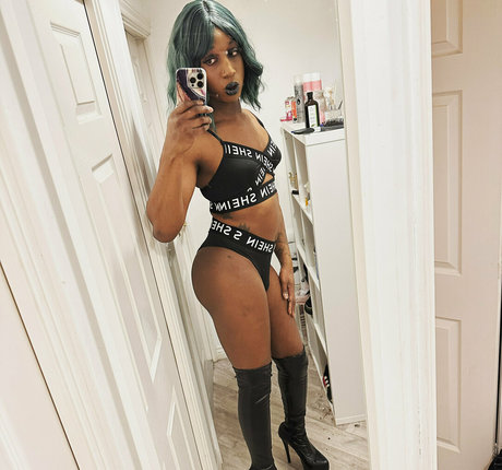 ebenholz top onlyfans exklusive erotische bilder