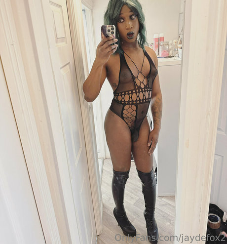 rothaarige dünne onlyfans erotische akt galerien