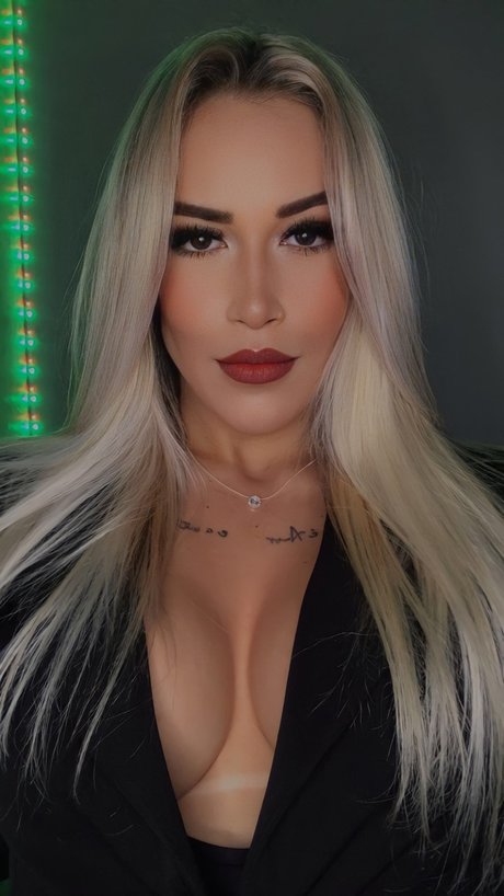 Amanda Aparecida akt pornostar bilder