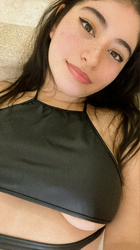 vollbusige brünette onlyfans erwachsene kunst bilder