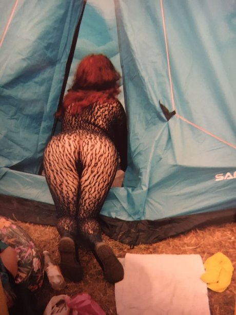 SHY BBY REDHEAD FOXY erotische schöne galerien