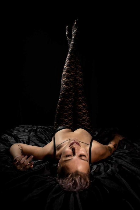 Rowan Elric pornostar galerie