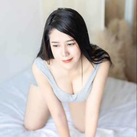 zierliche milf onlyfans schöne nackten bild