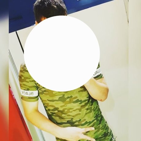 Levis R_ nackt sexy foto